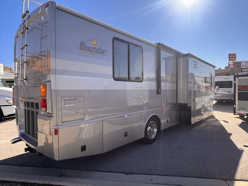 2006 Fleetwood Bounder 38N - Photo 5 - St. George, UT 84790