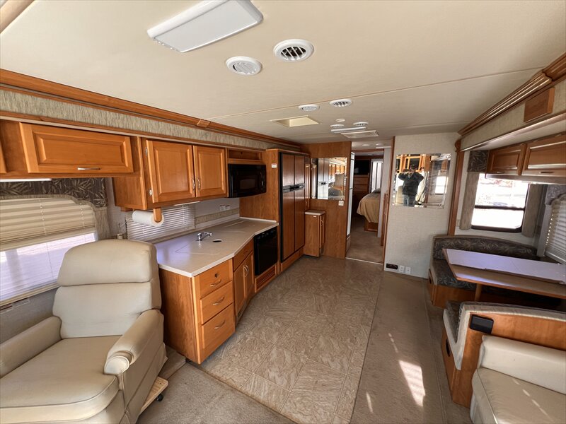 2006 Fleetwood Bounder 38N - Photo 10 - St. George, UT 84790