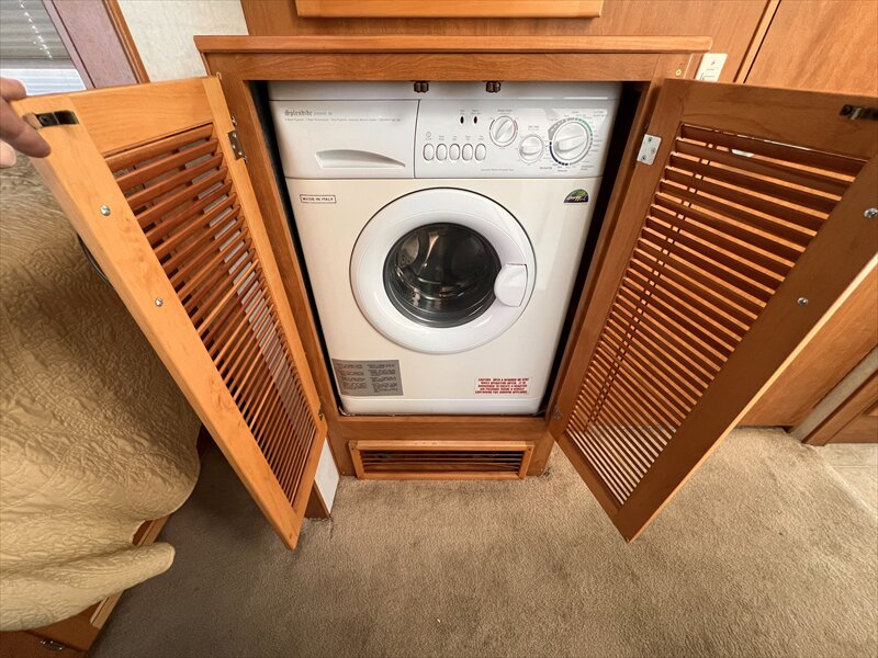 2006 Fleetwood Bounder 38N - Photo 16 - St. George, UT 84790