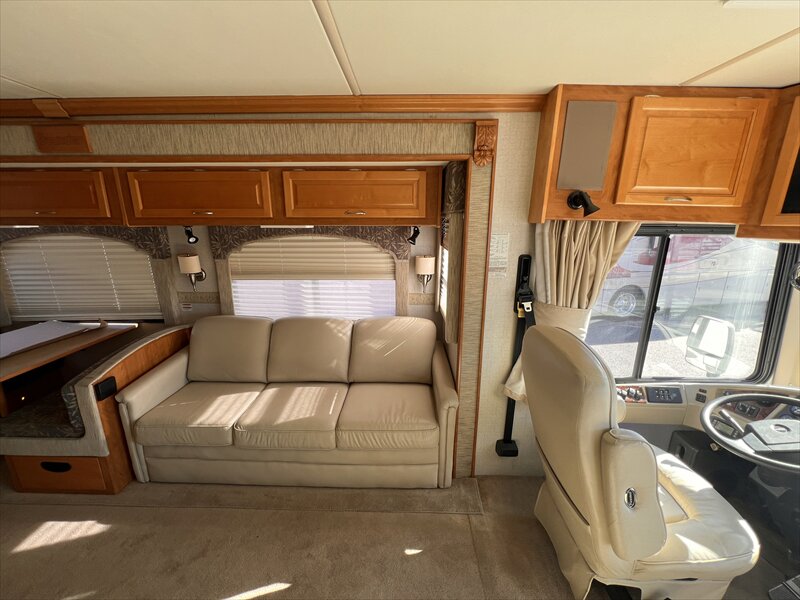 2006 Fleetwood Bounder 38N - Photo 11 - St. George, UT 84790