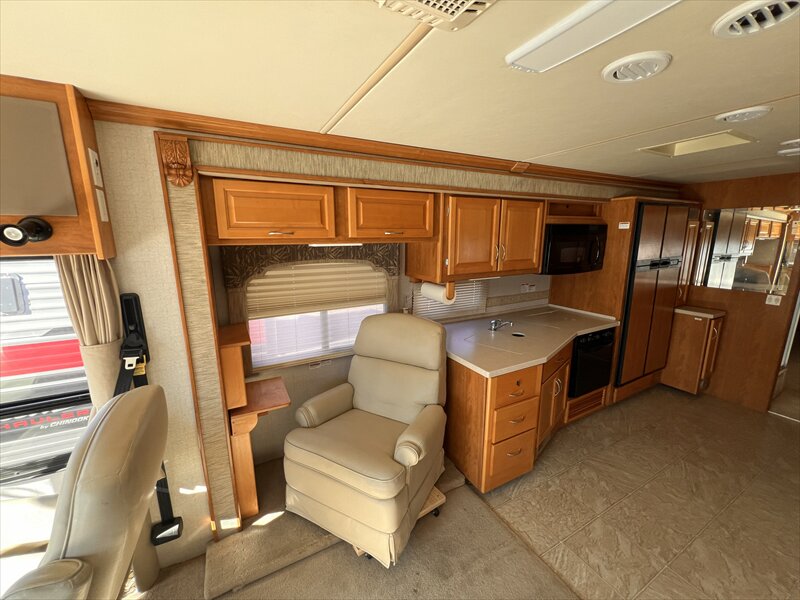 2006 Fleetwood Bounder 38N - Photo 9 - St. George, UT 84790