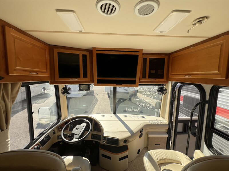 2006 Fleetwood Bounder 38N - Photo 8 - St. George, UT 84790