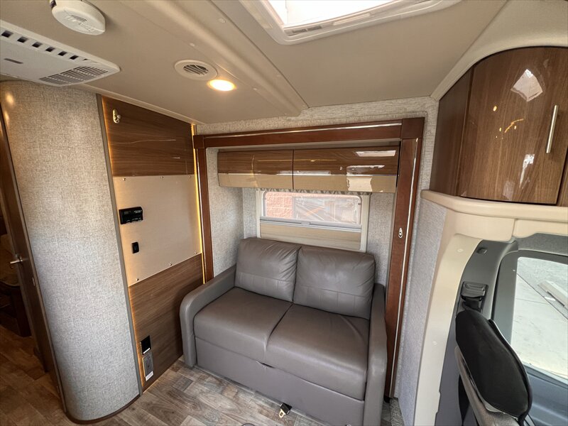 2017 Winnebago NAVION 24V - Photo 10 - St. George, UT 84790