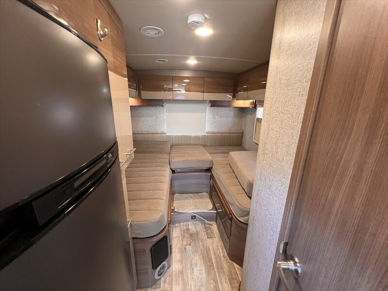 2017 Winnebago NAVION 24V - Photo 12 - St. George, UT 84790