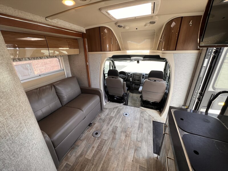2017 Winnebago NAVION 24V - Photo 19 - St. George, UT 84790
