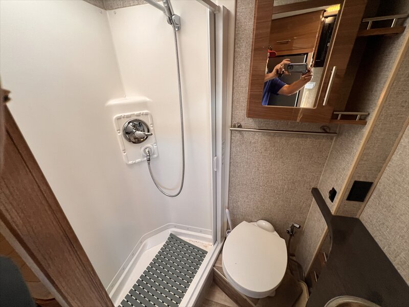 2017 Winnebago NAVION 24V - Photo 14 - St. George, UT 84790