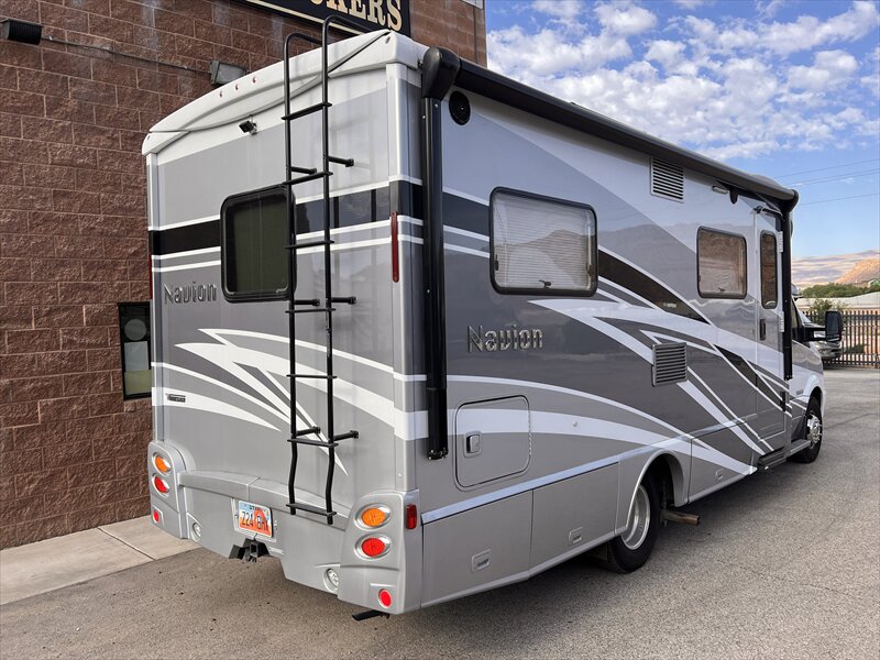 2017 Winnebago NAVION 24V - Photo 4 - St. George, UT 84790