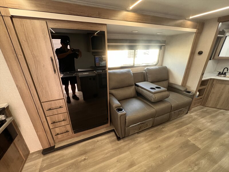 2024 Grand Design Imagine 23LDE - Photo 16 - St. George, UT 84790