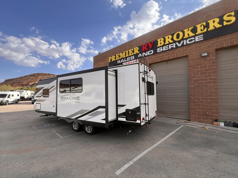 2024 Grand Design Imagine 23LDE - Photo 4 - St. George, UT 84790