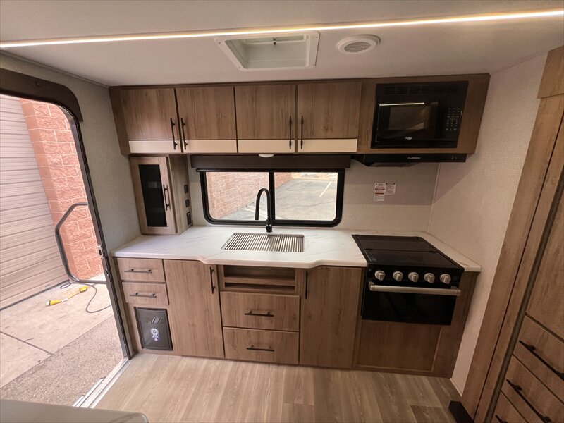 2024 Grand Design Imagine 23LDE - Photo 8 - St. George, UT 84790