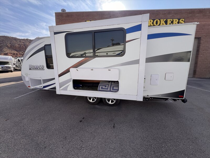 2015 Lance 1995 - Photo 6 - St. George, UT 84790