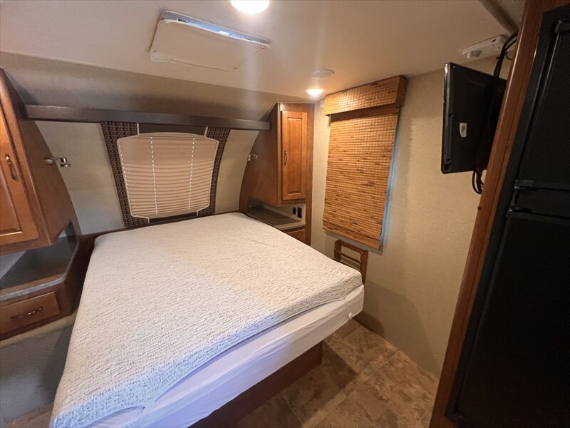 2015 Lance 1995 - Photo 12 - St. George, UT 84790