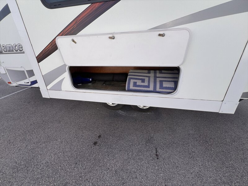 2015 Lance 1995 - Photo 7 - St. George, UT 84790