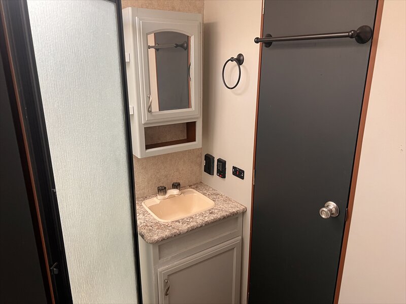 2016 Forest River AVENGER 34DBQ - Photo 8 - St. George, UT 84790