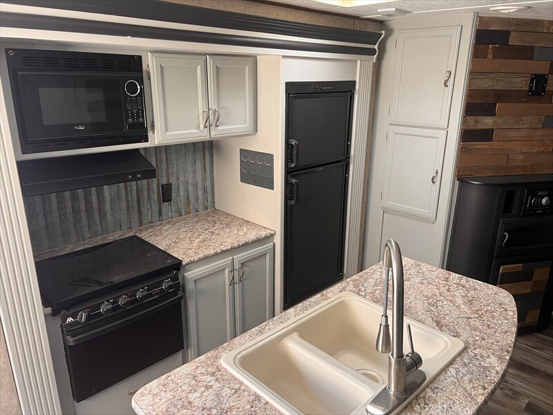 2016 Forest River AVENGER 34DBQ - Photo 5 - St. George, UT 84790