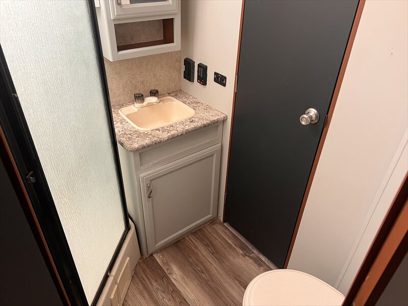 2016 Forest River AVENGER 34DBQ - Photo 7 - St. George, UT 84790