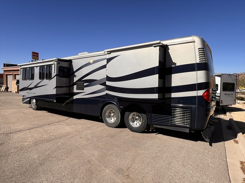 2004 Newmar Moutain Aire 4301 - Photo 3 - St. George, UT 84790
