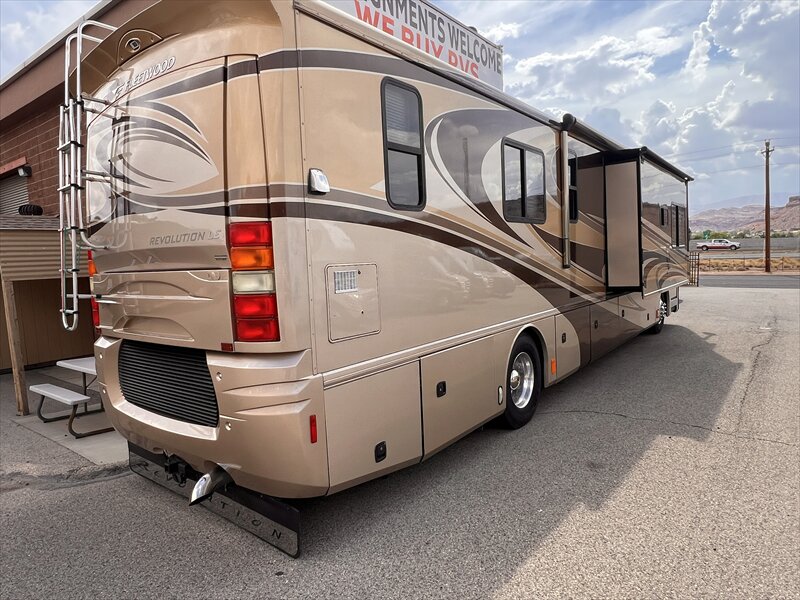 2007 Fleetwood Revelution 40LE - Photo 5 - St. George, UT 84790