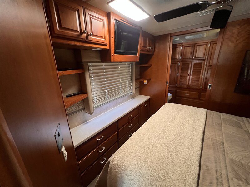 2007 Fleetwood Revelution 40LE - Photo 17 - St. George, UT 84790