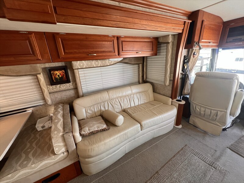 2007 Fleetwood Revelution 40LE - Photo 14 - St. George, UT 84790