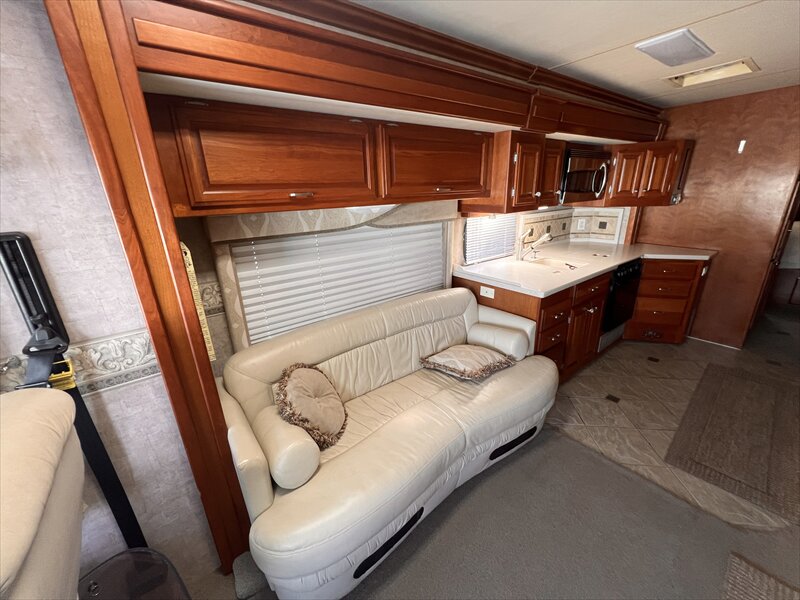 2007 Fleetwood Revelution 40LE - Photo 10 - St. George, UT 84790