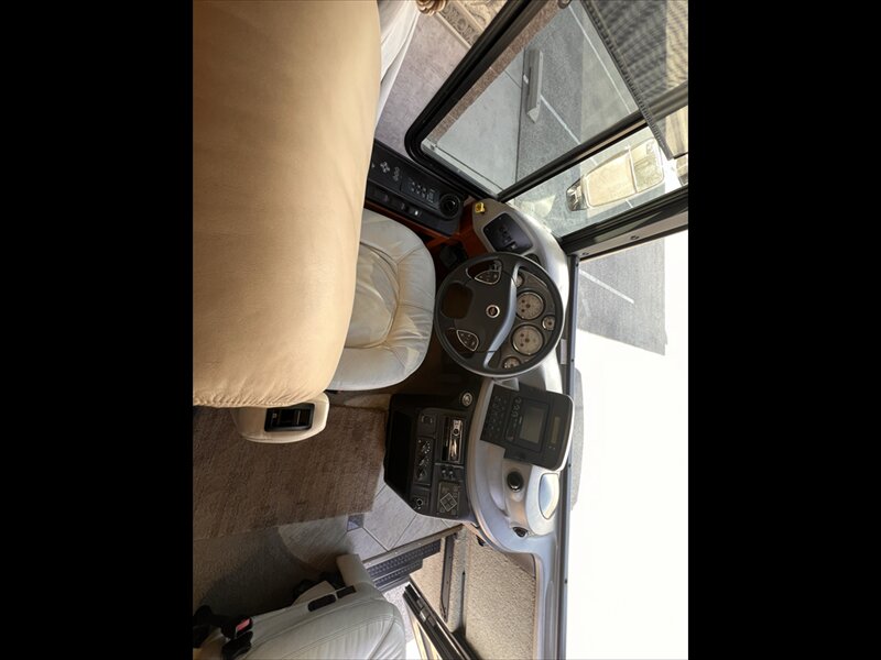 2007 Fleetwood Revelution 40LE - Photo 7 - St. George, UT 84790