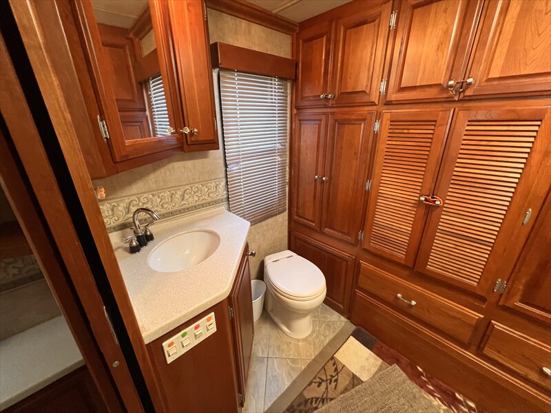 2007 Fleetwood Revelution 40LE - Photo 21 - St. George, UT 84790