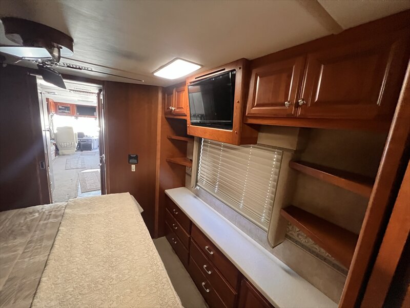 2007 Fleetwood Revelution 40LE - Photo 19 - St. George, UT 84790