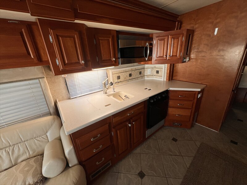 2007 Fleetwood Revelution 40LE - Photo 11 - St. George, UT 84790