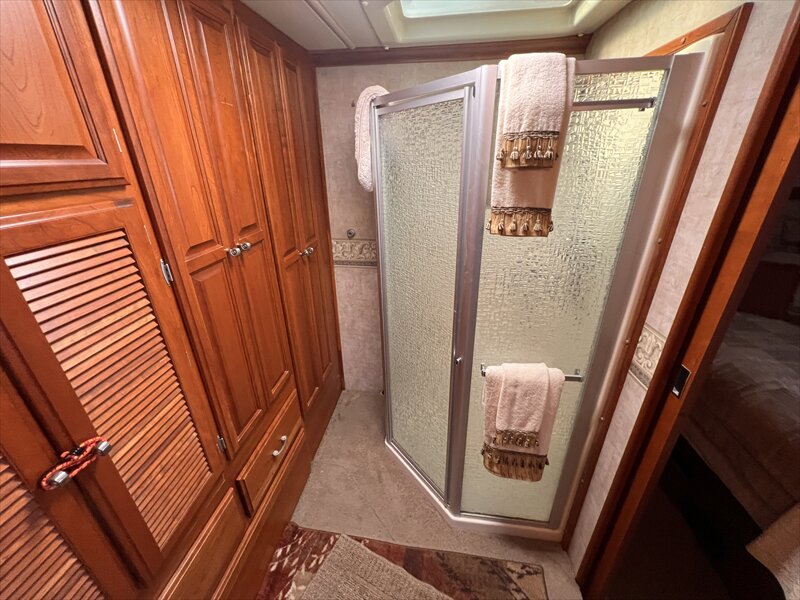 2007 Fleetwood Revelution 40LE - Photo 24 - St. George, UT 84790