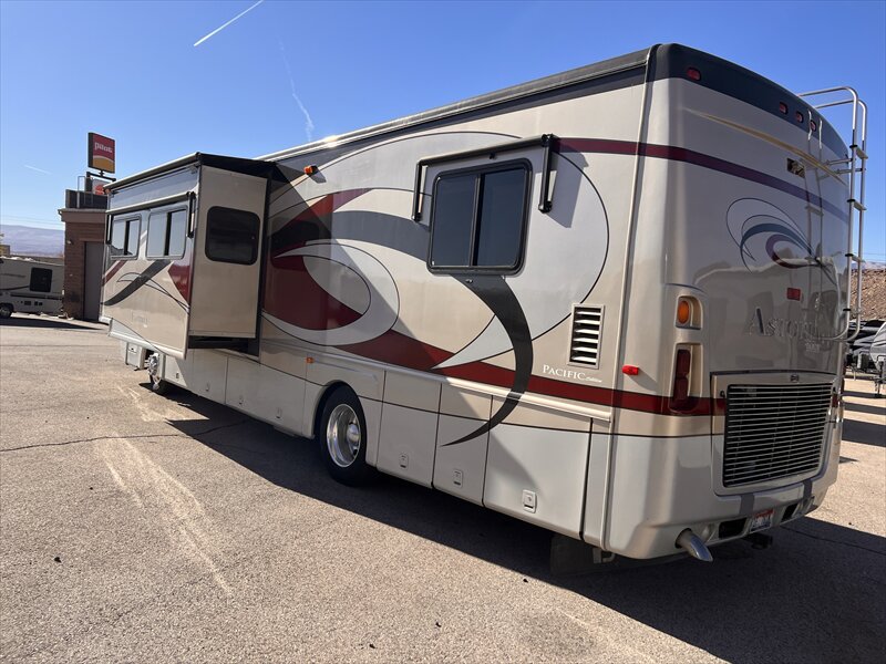 2006 Damon Astoria 3679 - Photo 3 - St. George, UT 84790