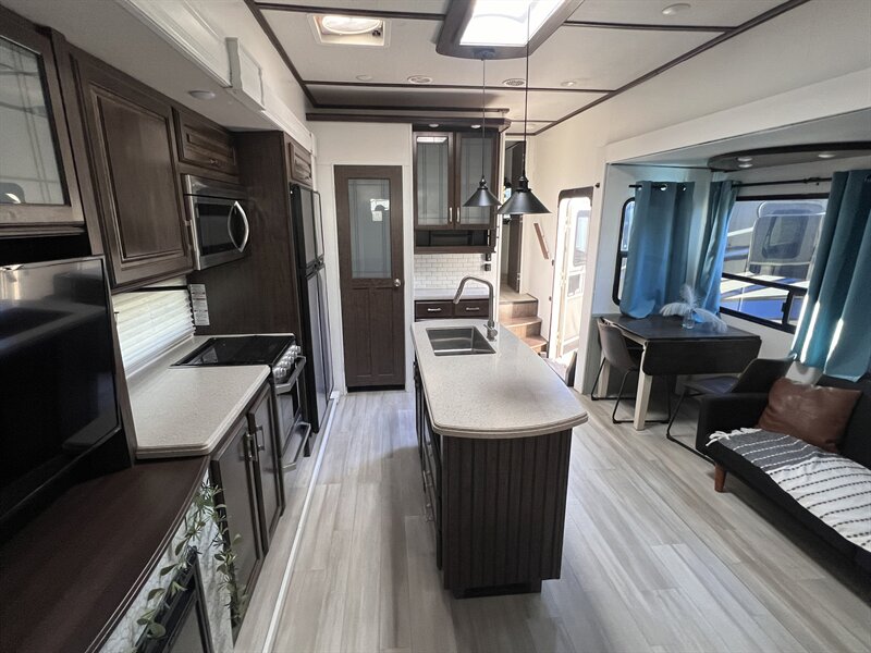 2021 Grand Design Solitude  3740BH   - Photo 10 - St. George, UT 84790