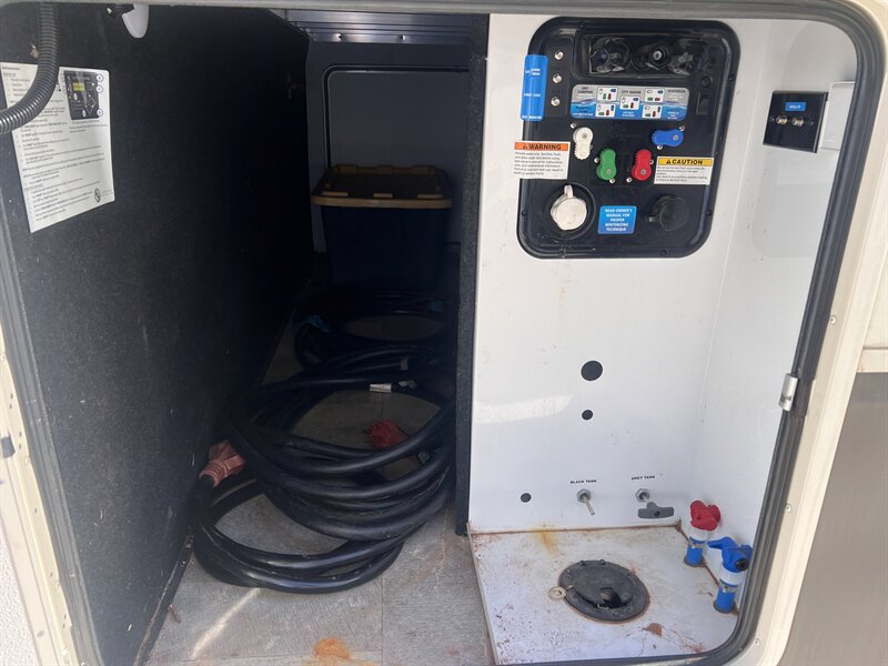 2021 Grand Design Solitude  3740BH   - Photo 6 - St. George, UT 84790