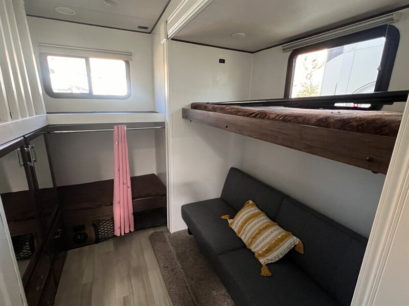 2021 Grand Design Solitude  3740BH   - Photo 12 - St. George, UT 84790