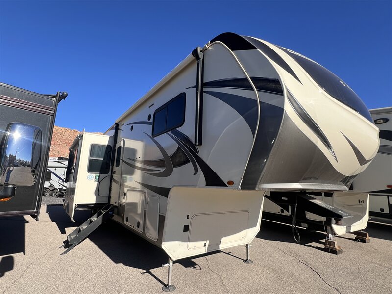 2021 Grand Design Solitude  3740BH   - Photo 3 - St. George, UT 84790