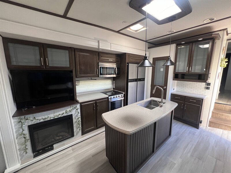 2021 Grand Design Solitude  3740BH   - Photo 9 - St. George, UT 84790