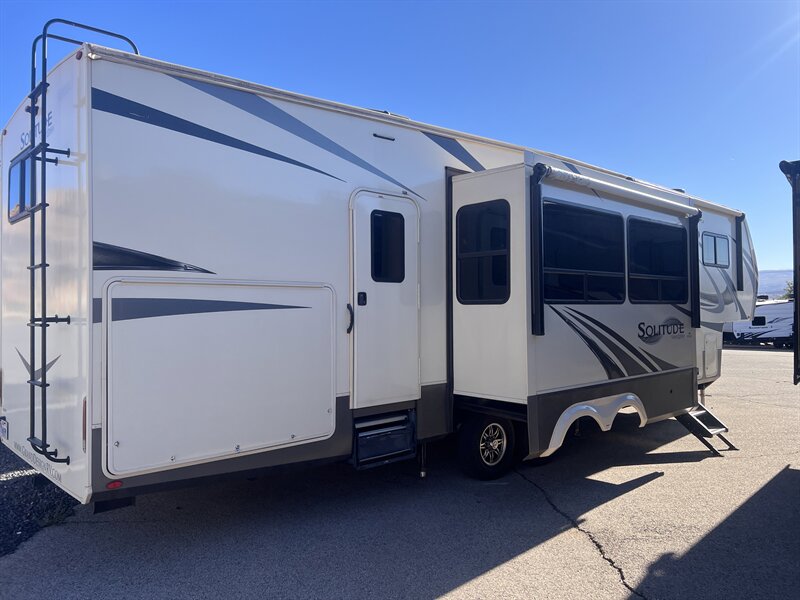 2021 Grand Design Solitude  3740BH   - Photo 4 - St. George, UT 84790