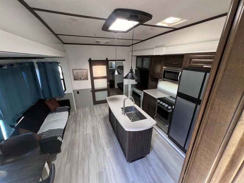 2021 Grand Design Solitude  3740BH   - Photo 11 - St. George, UT 84790