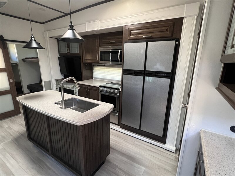 2021 Grand Design Solitude  3740BH   - Photo 7 - St. George, UT 84790