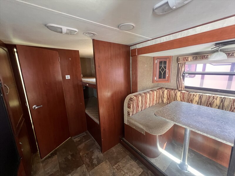 2014 Winnebago minnie 2451BH - Photo 7 - St. George, UT 84790