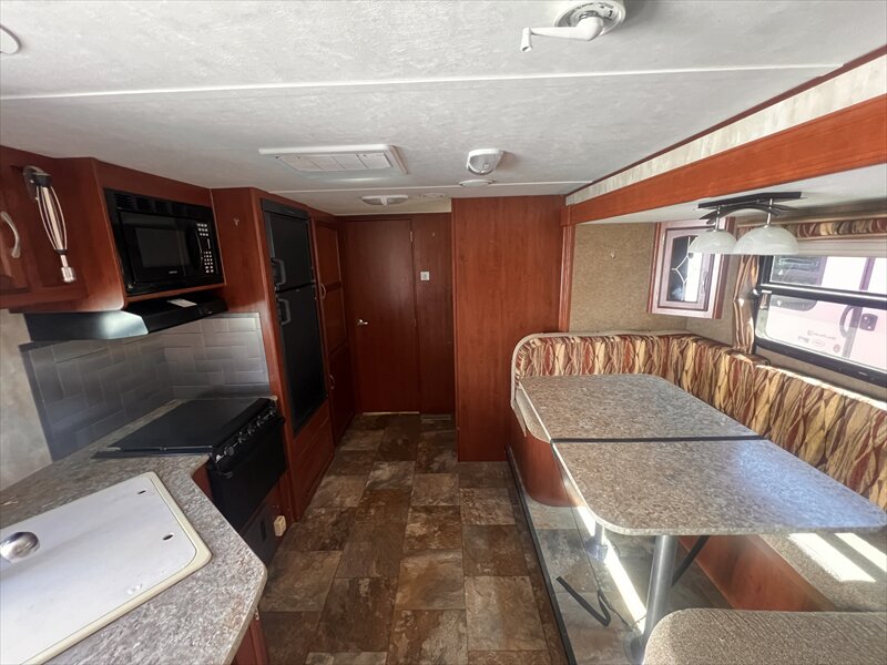 2014 Winnebago minnie 2451BH - Photo 14 - St. George, UT 84790
