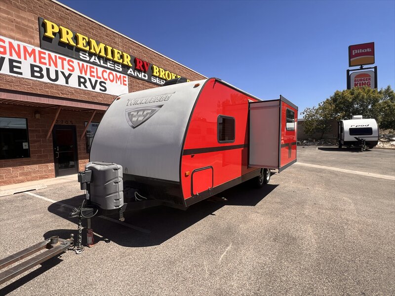 2014 Winnebago minnie 2451BH  