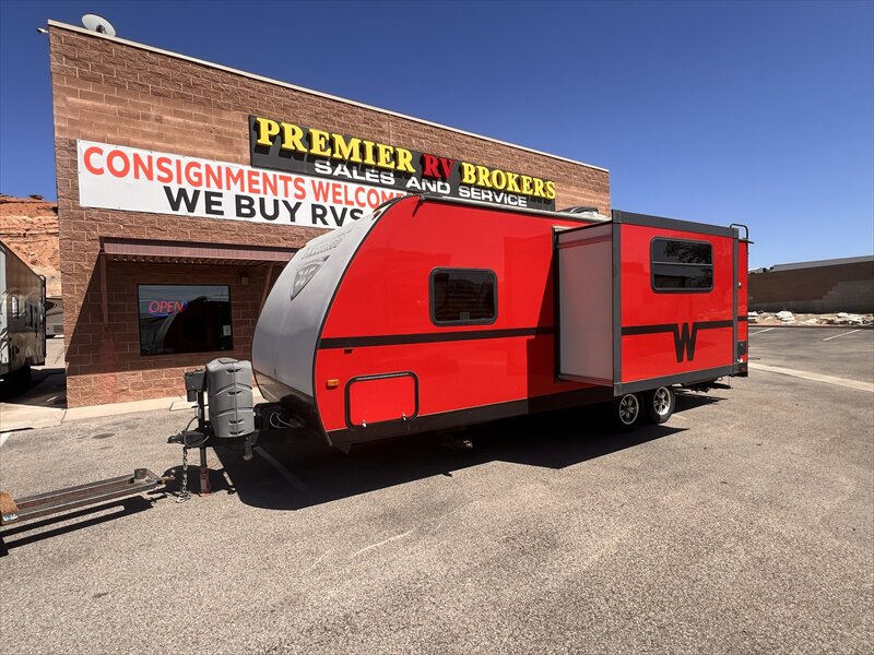 2014 Winnebago minnie 2451BH  