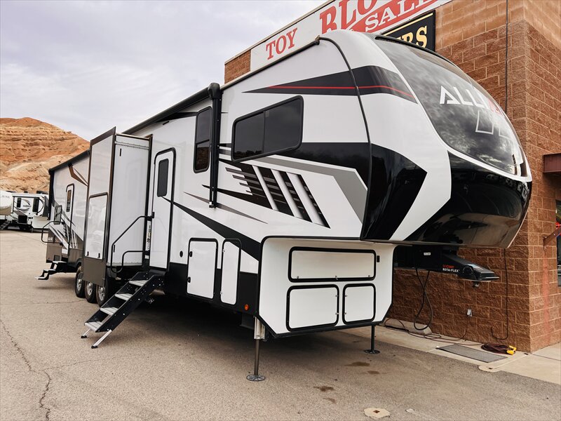 2023 Alliance Valor 40V13 - Photo 2 - St. George, UT 84790