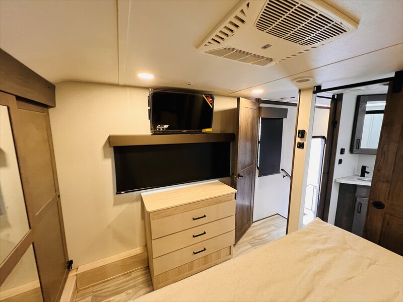 2023 Alliance Valor 40V13 - Photo 25 - St. George, UT 84790