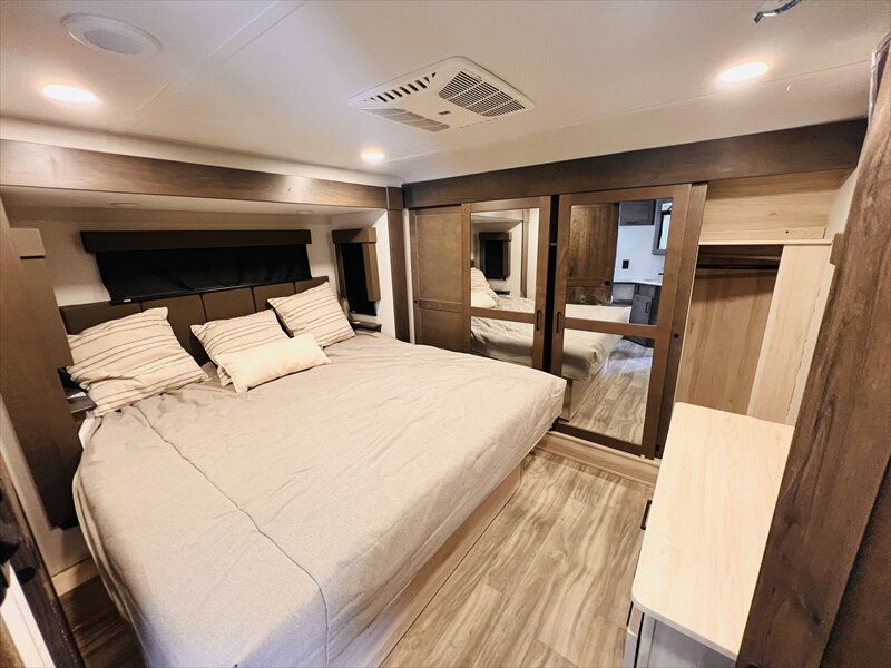 2023 Alliance Valor 40V13 - Photo 24 - St. George, UT 84790