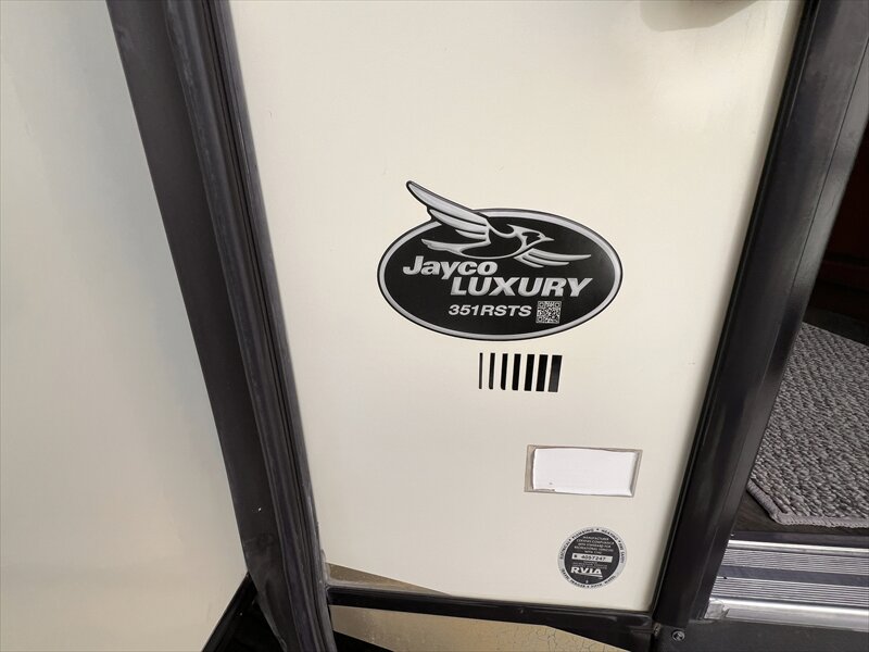2016 Jayco NORTH POINT 351 - Photo 8 - St. George, UT 84790