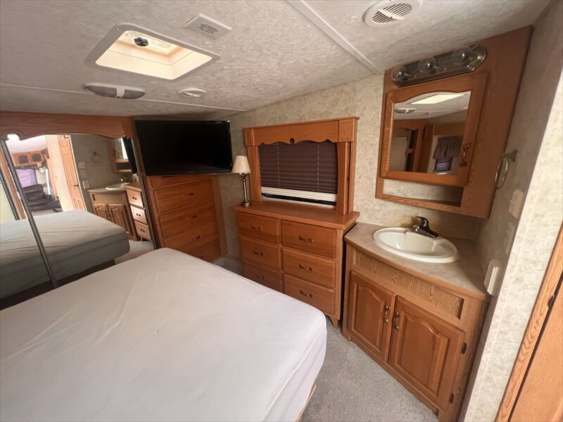 2006 Keystone MONTANA 3400RL 3400RL - Photo 11 - St. George, UT 84790