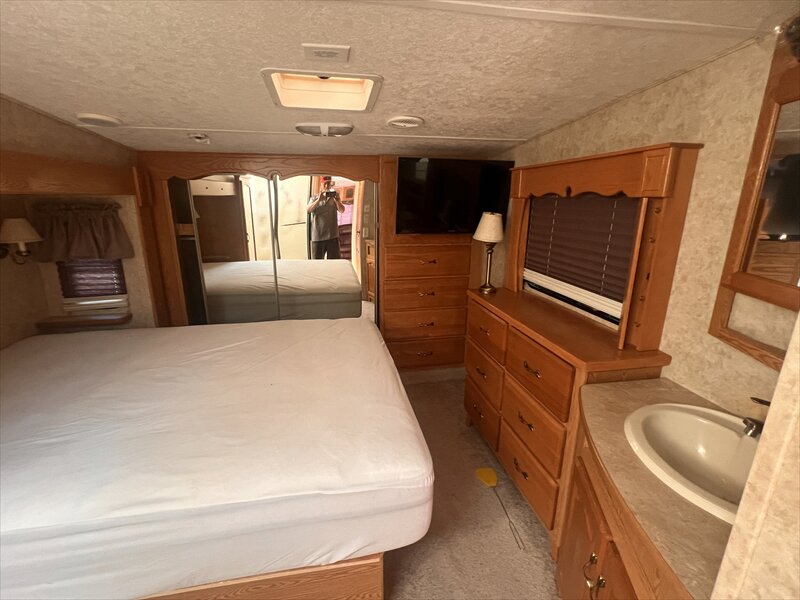 2006 Keystone MONTANA 3400RL 3400RL - Photo 12 - St. George, UT 84790
