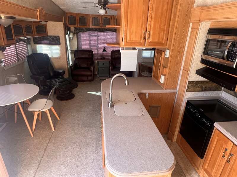 2006 Keystone MONTANA 3400RL 3400RL - Photo 14 - St. George, UT 84790